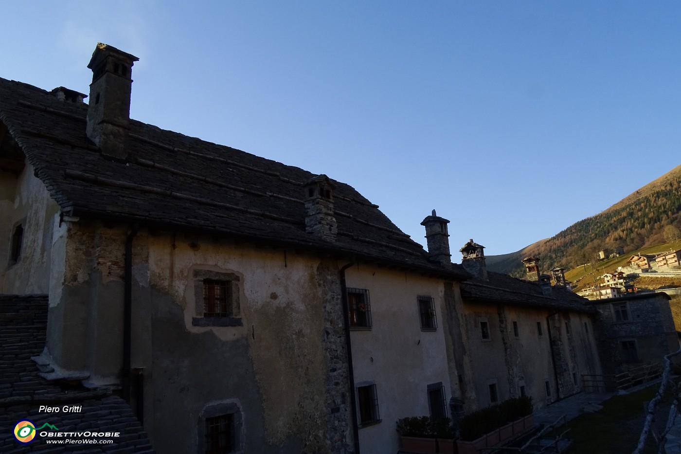 94 Borgo antico di Arnosto, ben restaurato.JPG -                                